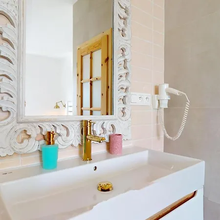 Ron De Mar - Flamingo Oda ve Kahvaltı 4*