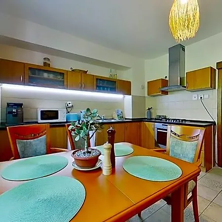 Ron De Mar - Flamingo Bed and breakfast Pezinok
