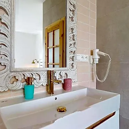 Ron De Mar - Flamingo Bed and breakfast Pezinok